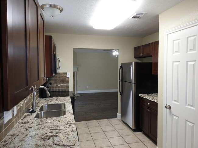 Building Photo - 6207 Pleasant Stream Dr