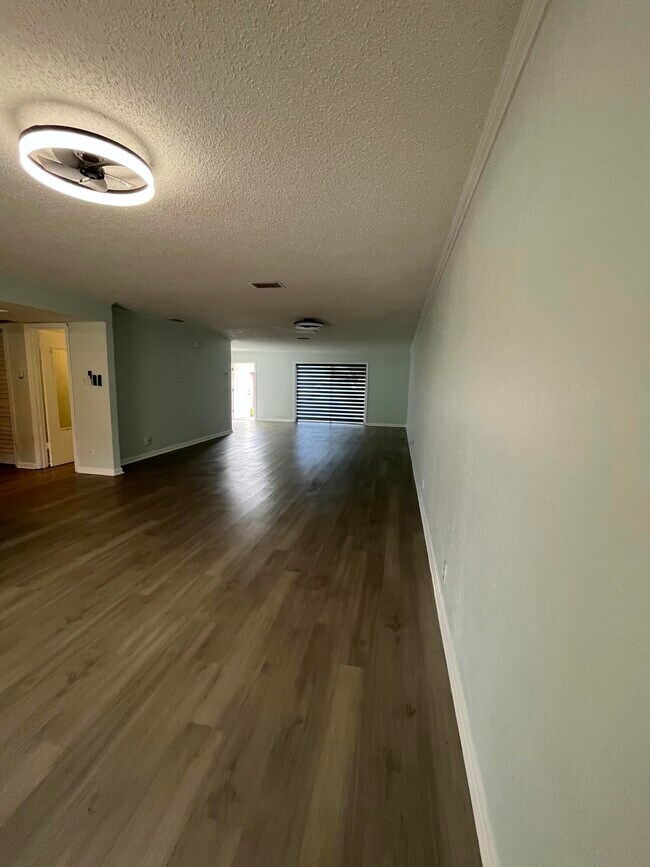 Building Photo - 4305 Coral Springs Dr