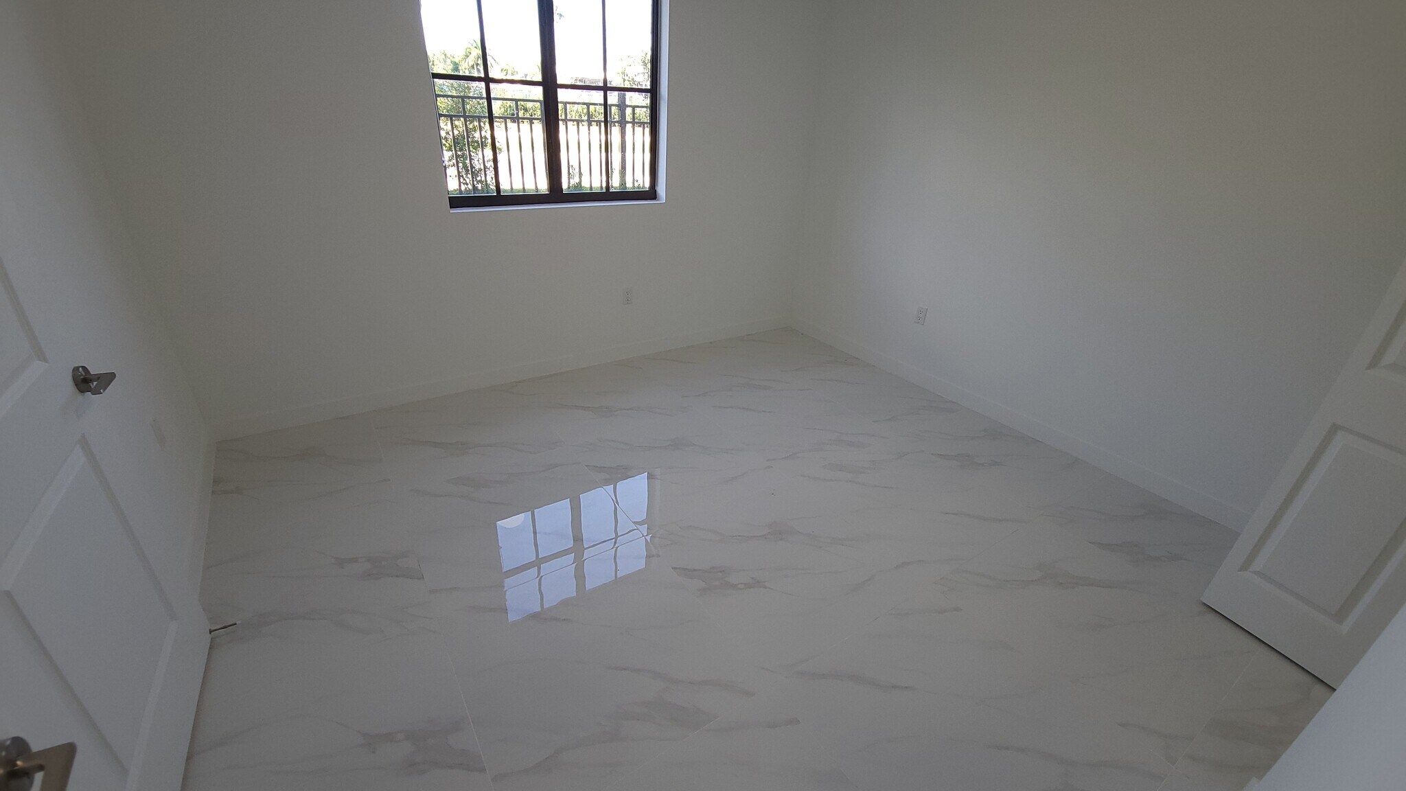 Building Photo - 858 E 27th St