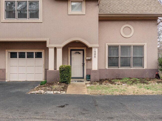 Building Photo - 1986 Eastend Dr