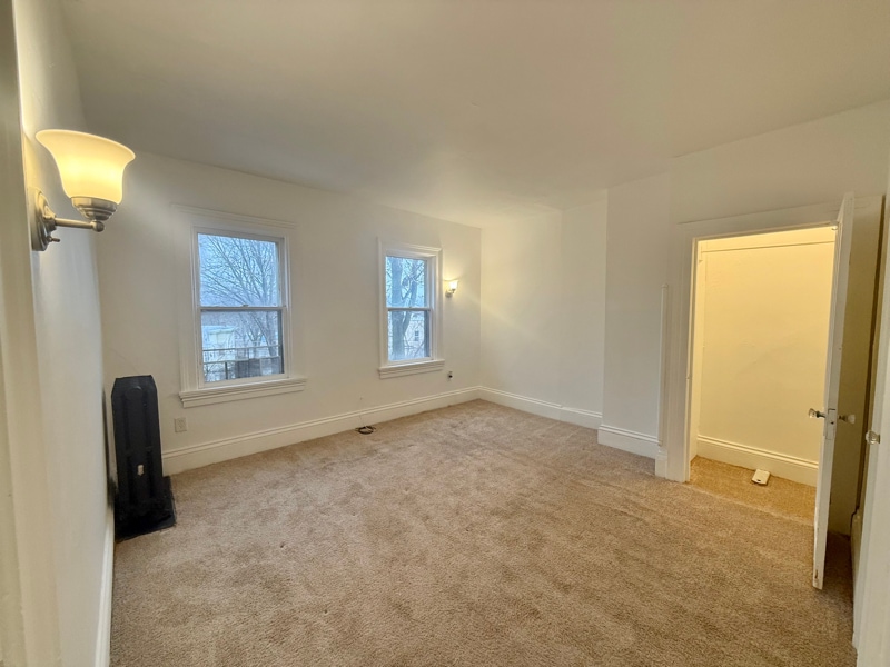 Building Photo - 194 Main St