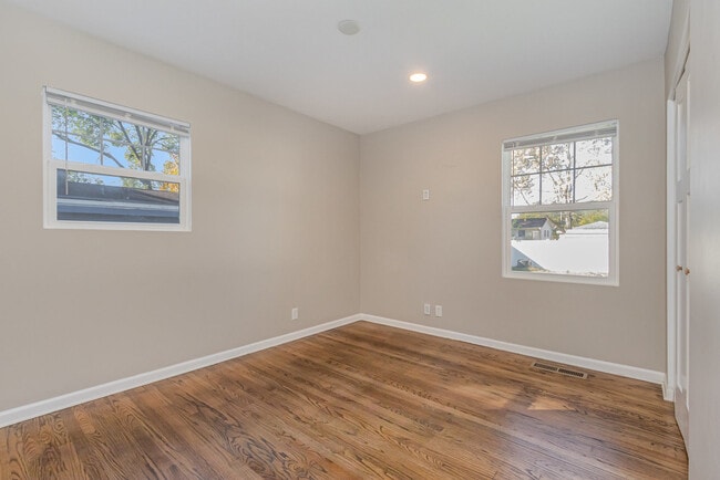 Building Photo - 15824 S Collins Dr