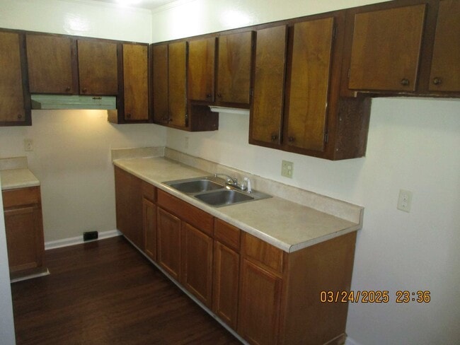 Building Photo - 612 S Maple St