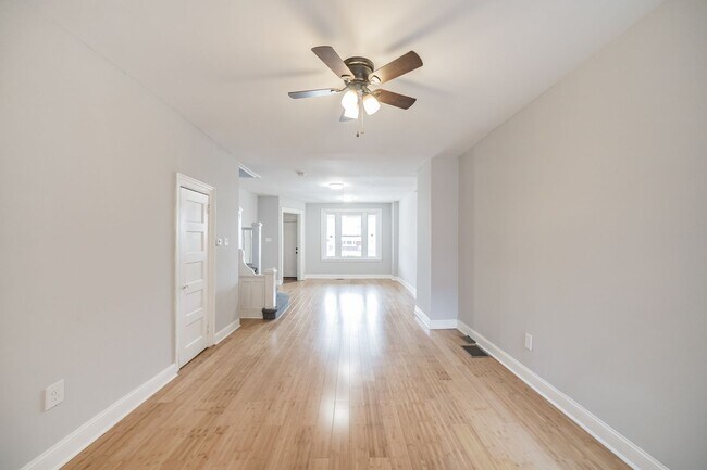 Building Photo - Huge 3 bedroom house for rent
