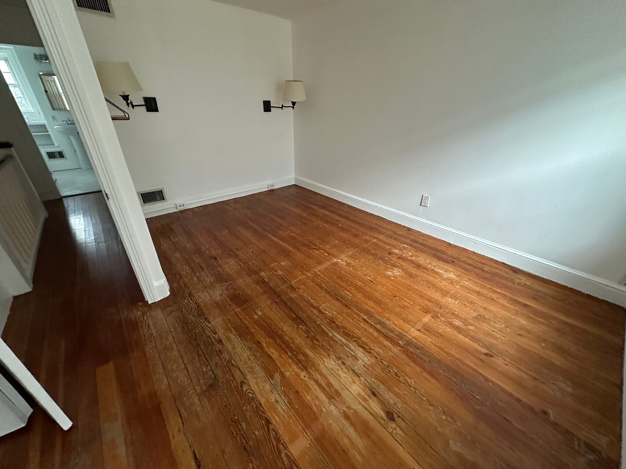 Building Photo - 214 S Bonsall St