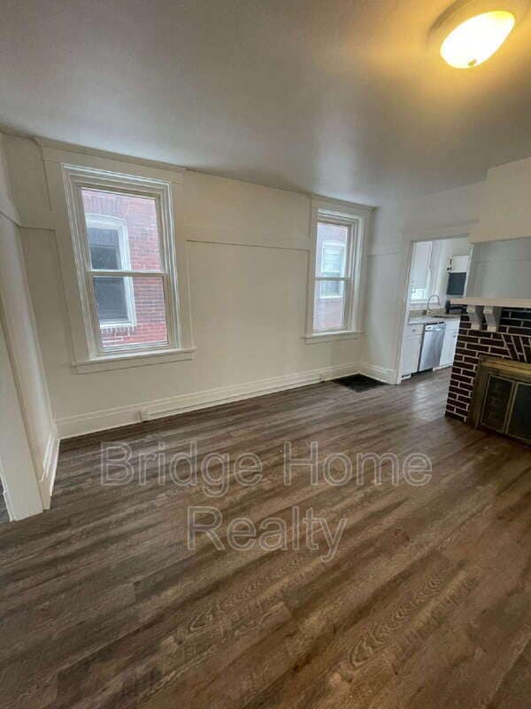 Building Photo - 136 S Spring Ave