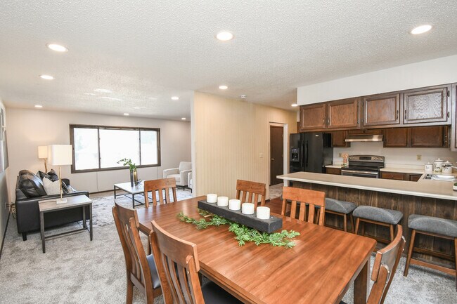 Building Photo - 4504 S Cliff Ave