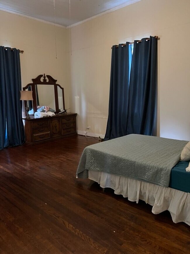 Building Photo - 819 E Lee St