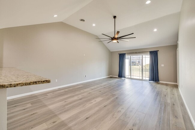 Building Photo - Gorgeous 3 br/2.5 bath Condo in Abingdon VA