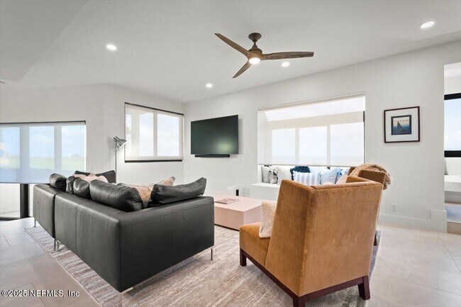 Building Photo - 739 Spinnakers Reach Dr