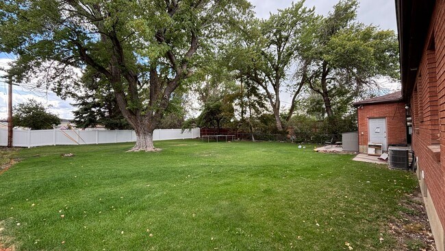 Building Photo - 528 E 400 N