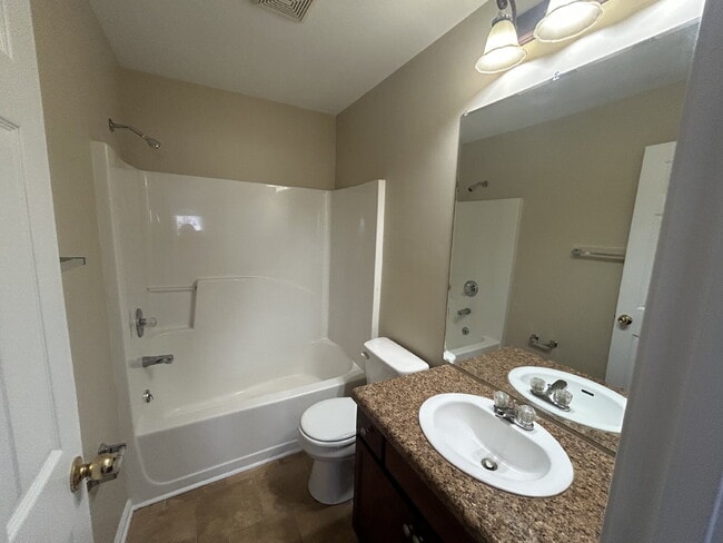 Building Photo - 3 BD 2BA Home with a Garage for Rent in Algood