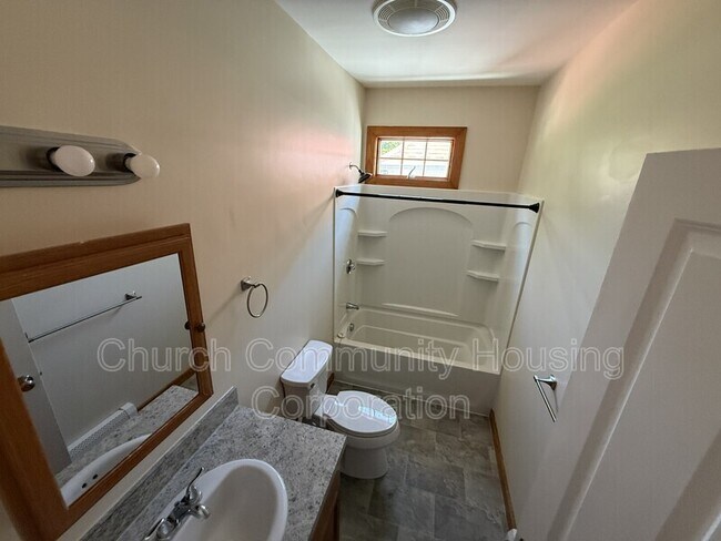 Building Photo - 171 Conanicus Ave