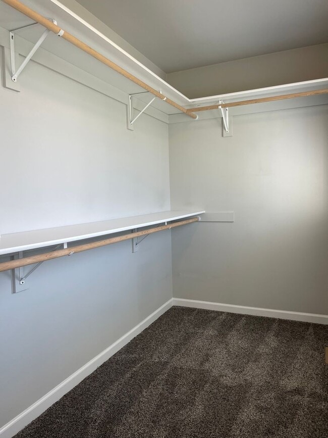 Building Photo - Exquisite 3-Bedroom Home with Modern Elegance and Scenic Views!