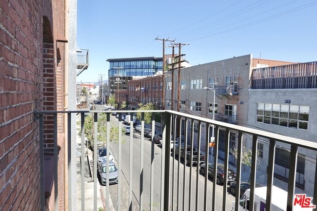 Building Photo - 527 Molino St