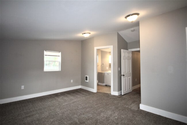 Building Photo - Classy 3BD/2BA House - Spacious Bedrooms, ...