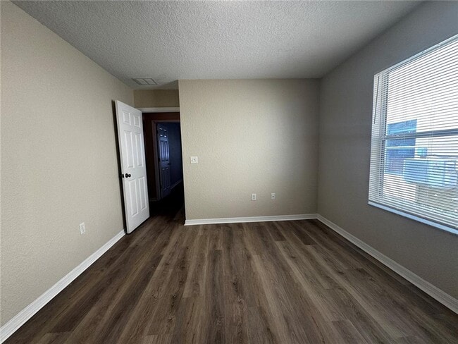 Building Photo - 12388 NE 48th Loop