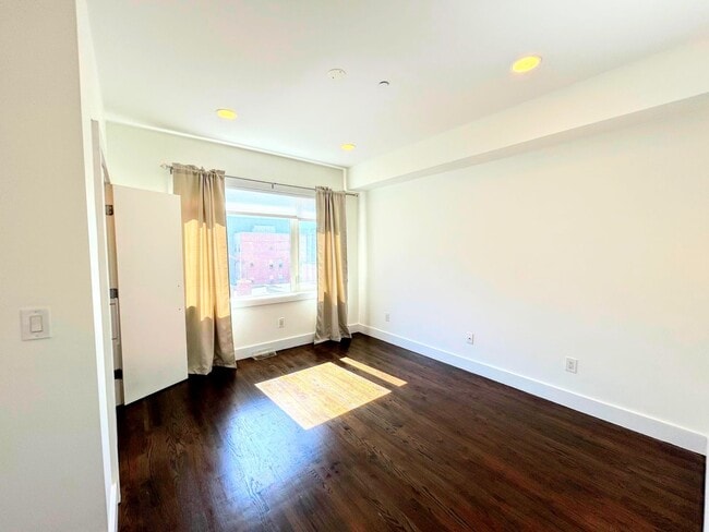 Building Photo - 1538-40 Ogden St