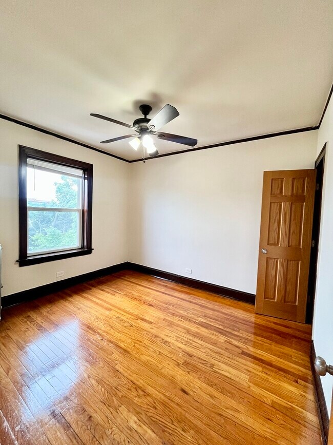 Building Photo - 2150 N Kildare Ave