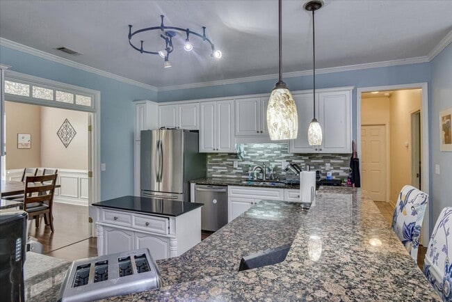 Building Photo - 5 bedroom/3.5 bathroom home in Evans with ...