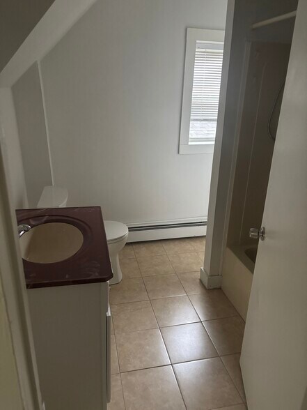 Building Photo - 163 Warren St