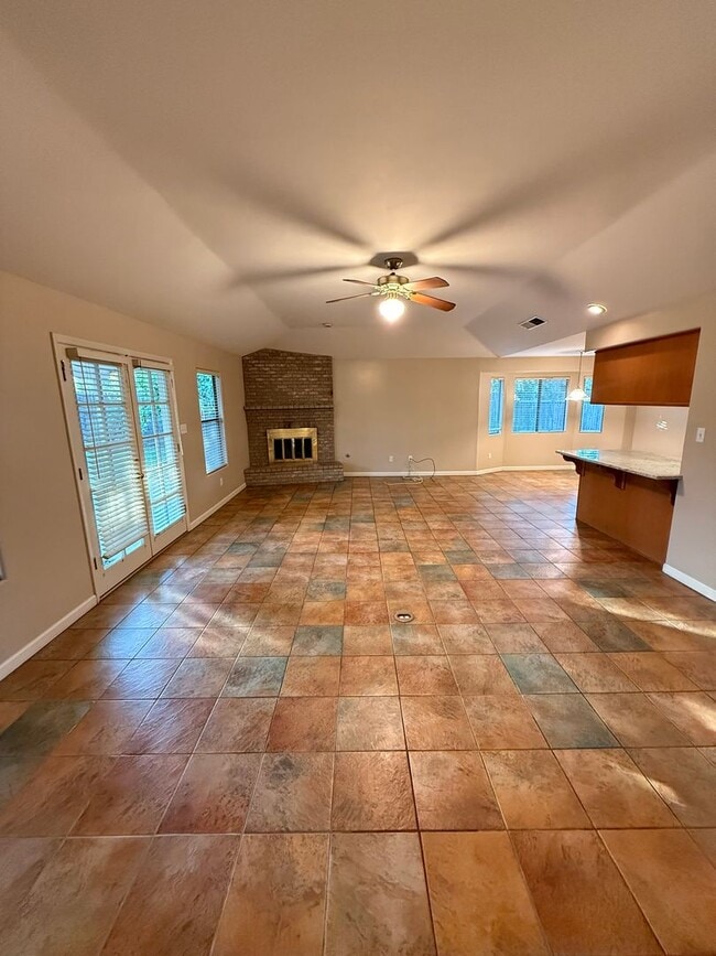 Building Photo - Charming 3-Bedroom Home in North Campus Park