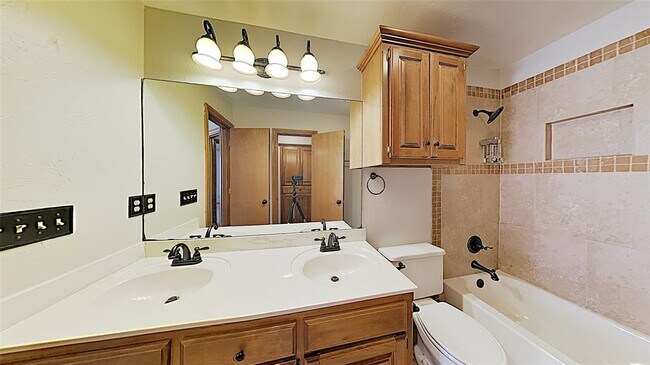Building Photo - 2716 Ashe Brooke Pl