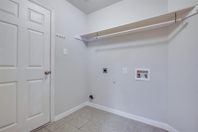 Building Photo - 6940 Willow Crest Dr