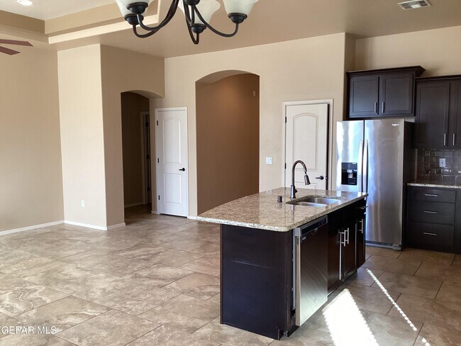 Building Photo - 5511 Grove Dr