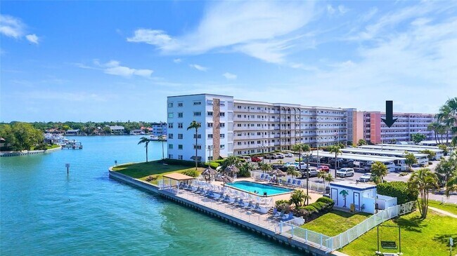 Building Photo - 6025 Shore Blvd S