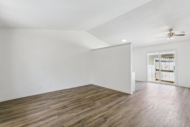 Building Photo - 4319 S Elizabeth Ave