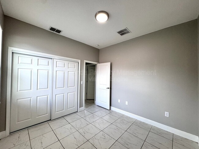 Building Photo - 1389 Worthington Dr