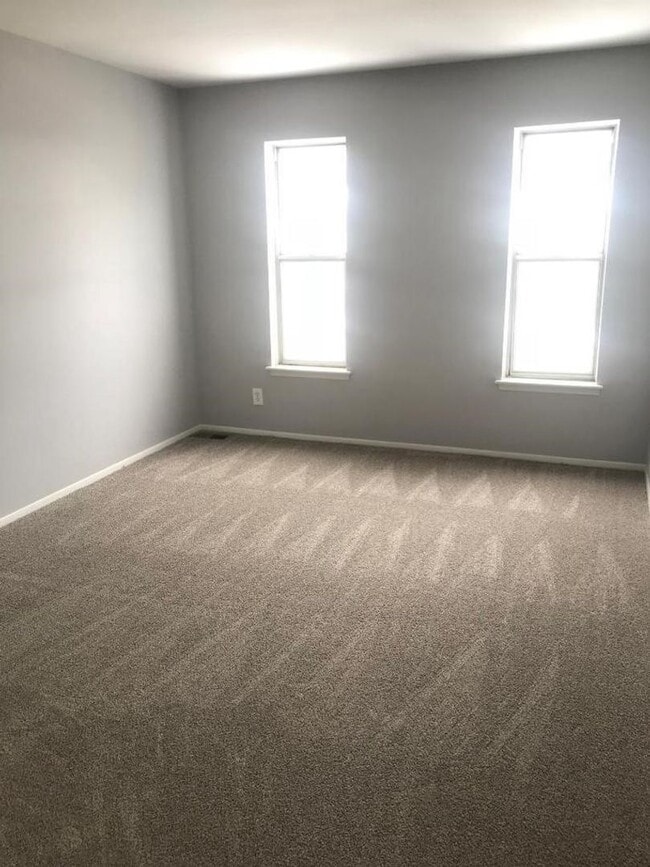 Building Photo - 2 bedroom 1 bath close to 23