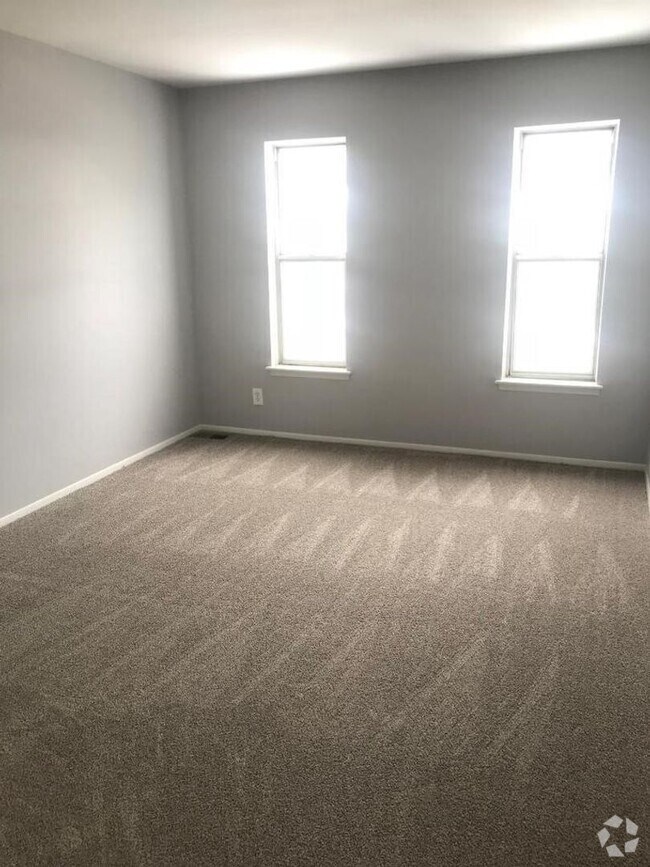 Building Photo - 2 bedroom 1 bath close to 94