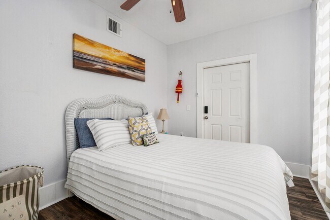 Building Photo - 2015 37th St