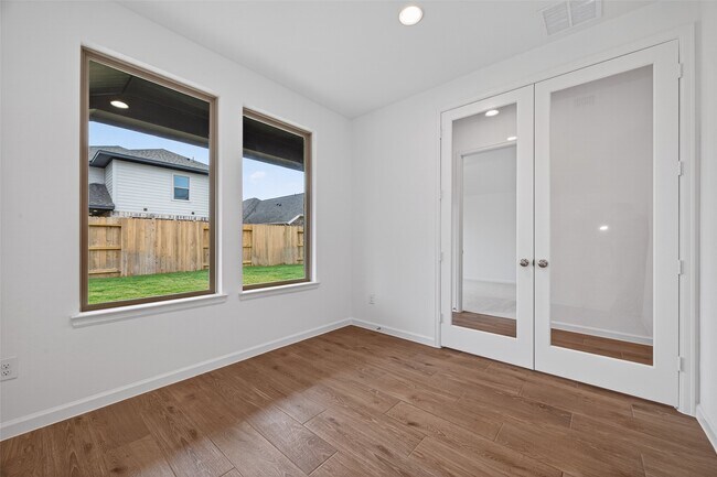 Building Photo - 5015 Bowen Pr Dr