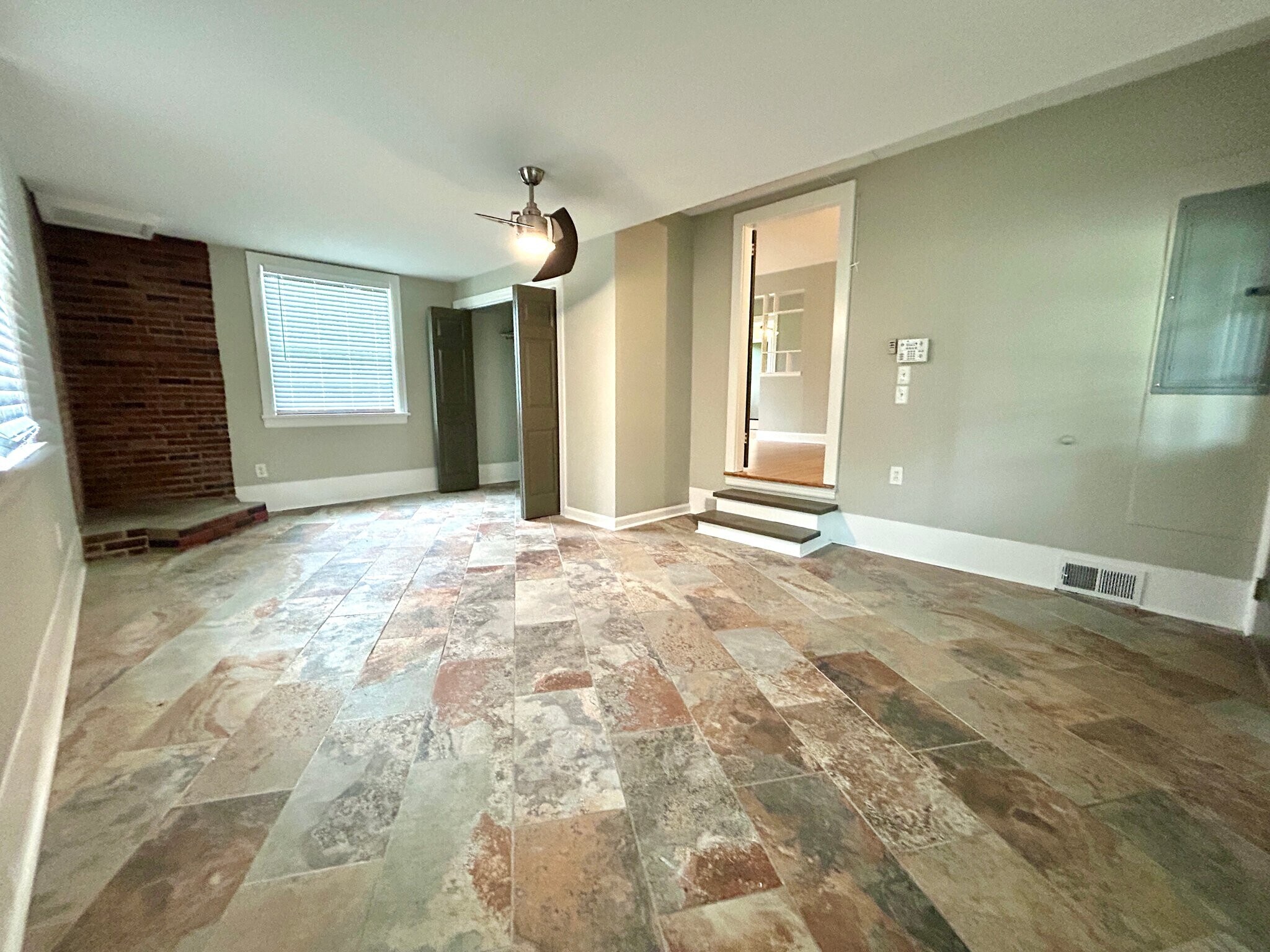 Building Photo - 247 Graeme Dr