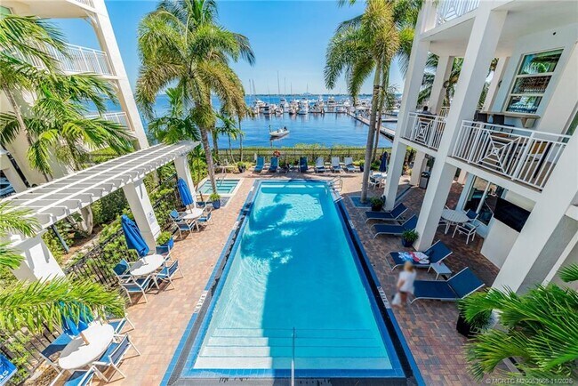 Building Photo - 715 NW Flagler Ave