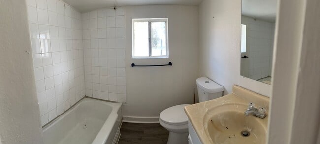 Building Photo - Cute 3 Bedroom /  2 Bath San Jacinto Home with Solar