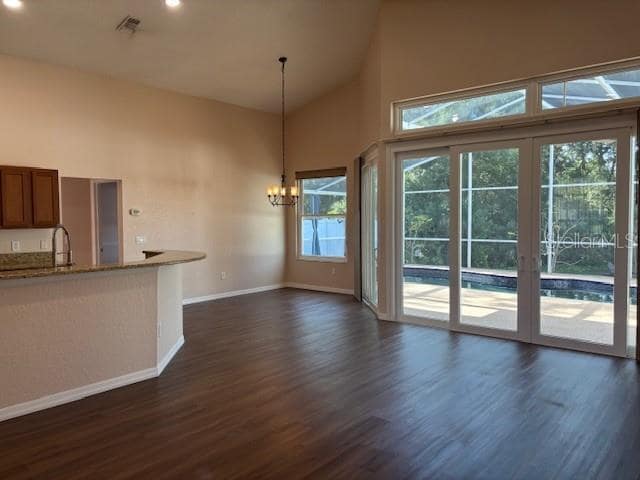 Building Photo - 736 Sunflower Dr