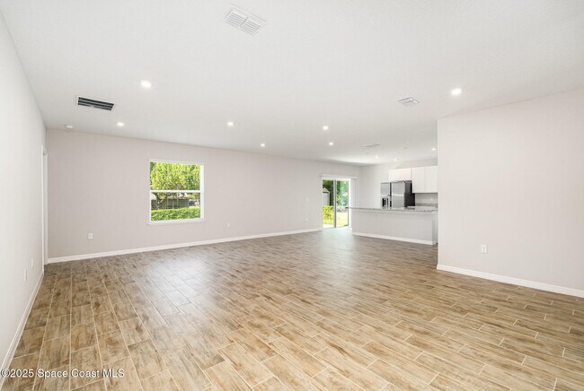 Building Photo - 6360 Lookout Dr