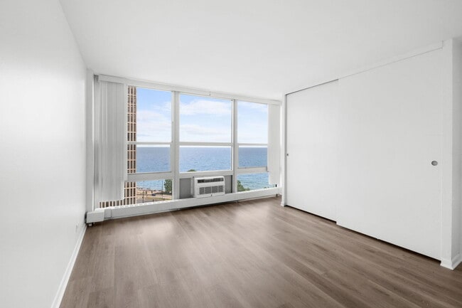 Building Photo - 6730 S South Shore Dr