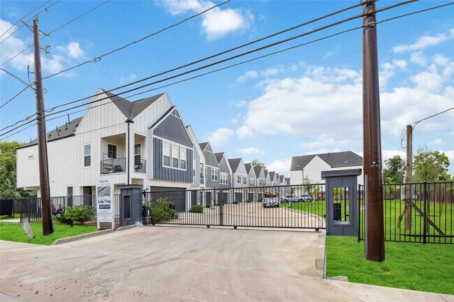 Building Photo - 6116 De Campo St