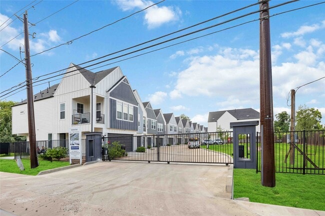 Building Photo - 6124 De Campo St