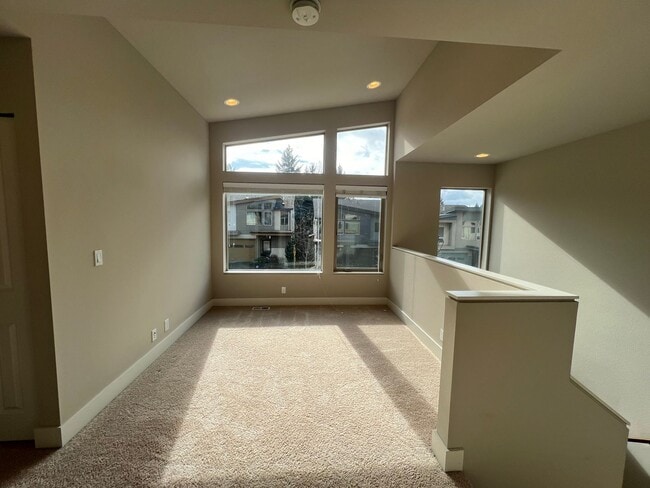 Building Photo - Newcastle Home