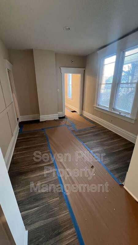 Building Photo - 1345 E Livingston Ave