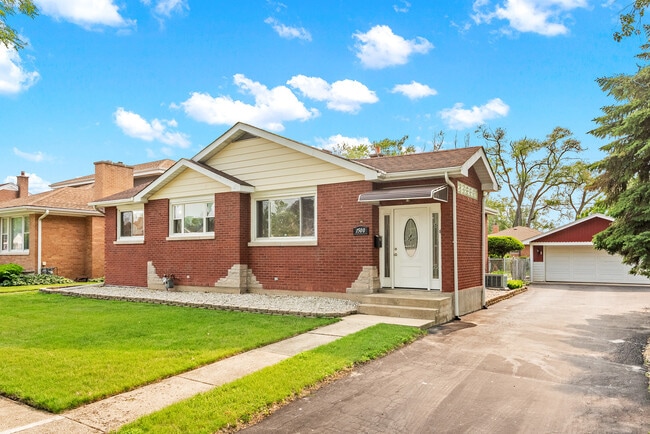 Primary Photo - 1500 Mandel Ave