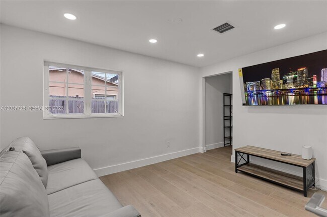 Building Photo - 3325 SW 127th Ave