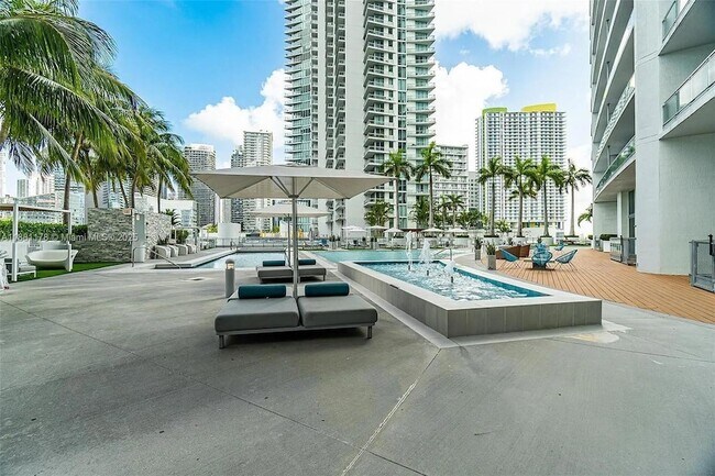 Building Photo - 90 SW 3rd St