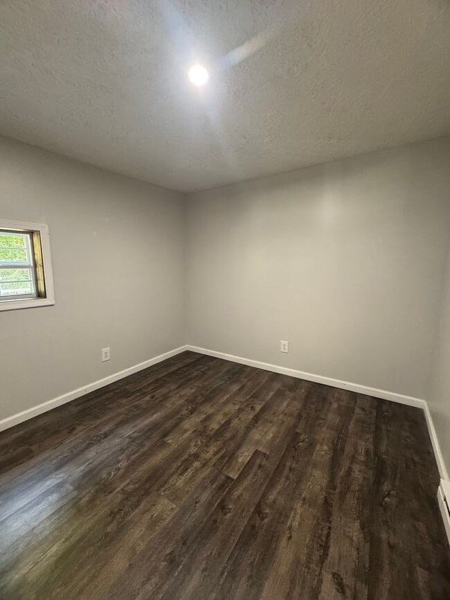 Building Photo - Spacious 3-4 Bedroom, 2 Bath Home for Rent...